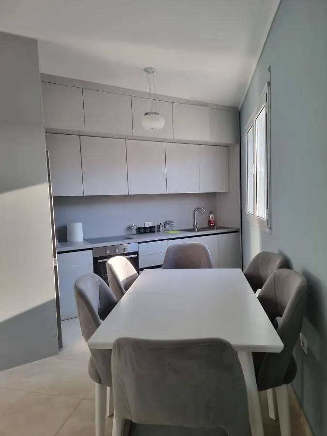 Lungo Mare//Newly Furnished 2+2 Apartment فلورا