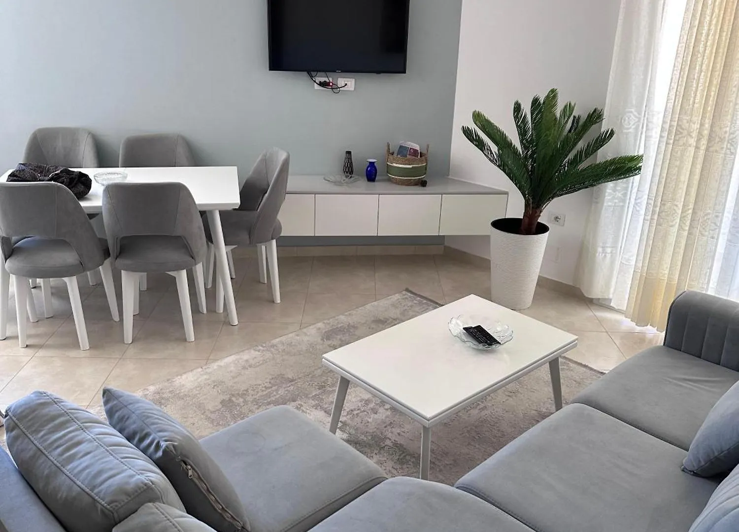 Lungo Mare//Newly Furnished 2+2 Apartment Влёра